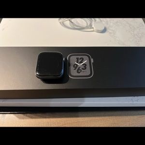 Apple Watch Series 4 Nike+ Space Gray GPS Aluminum (44mm)